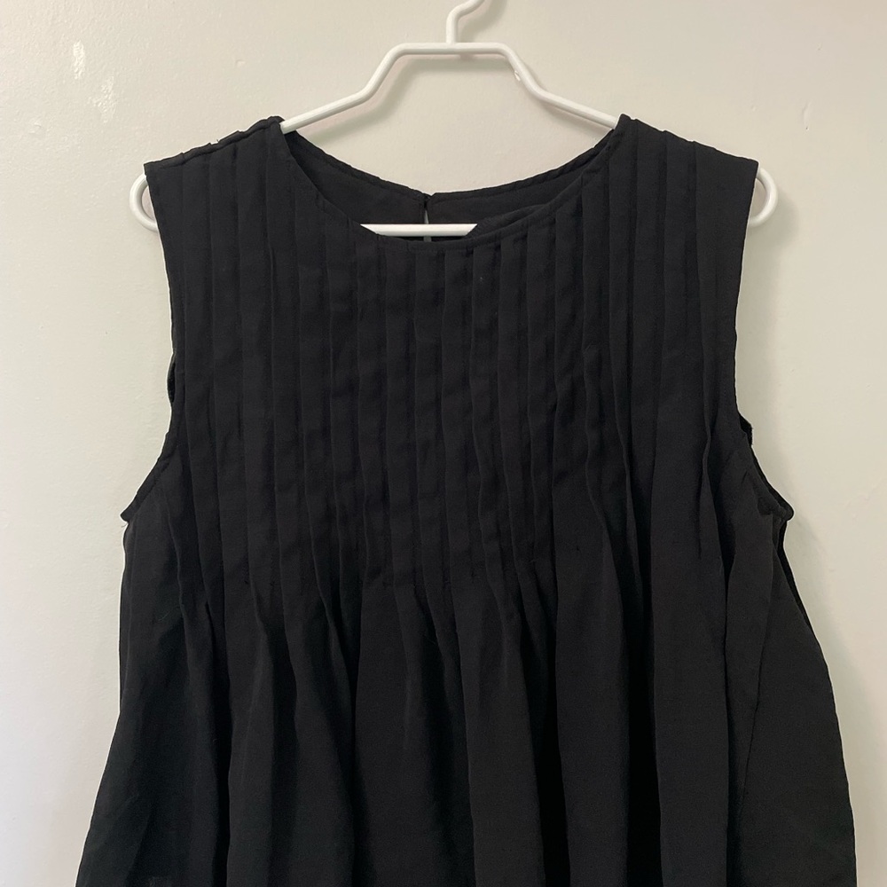 SHEIN Black Sleeveless Pintuck Tunic Top